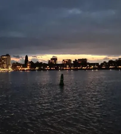 ベッド・アンド・ブレックファスト Zen 4*